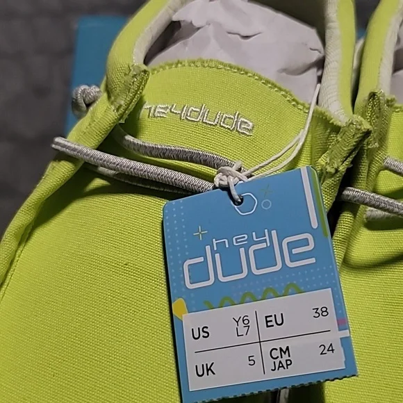 NWT Hey Dude Wally Youth Shoes, Y6/W7-7.5/Eu 38 - Picture 2 of 6